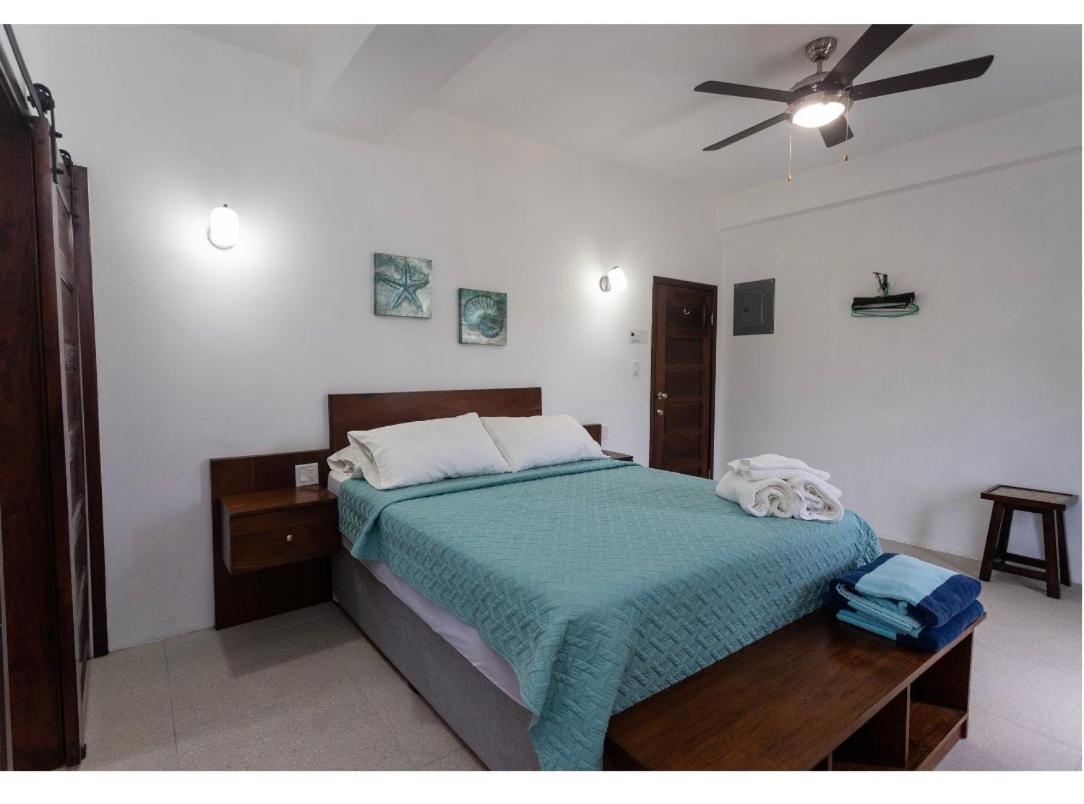 Bay Towers Aparthotel Caye Caulker Buitenkant foto