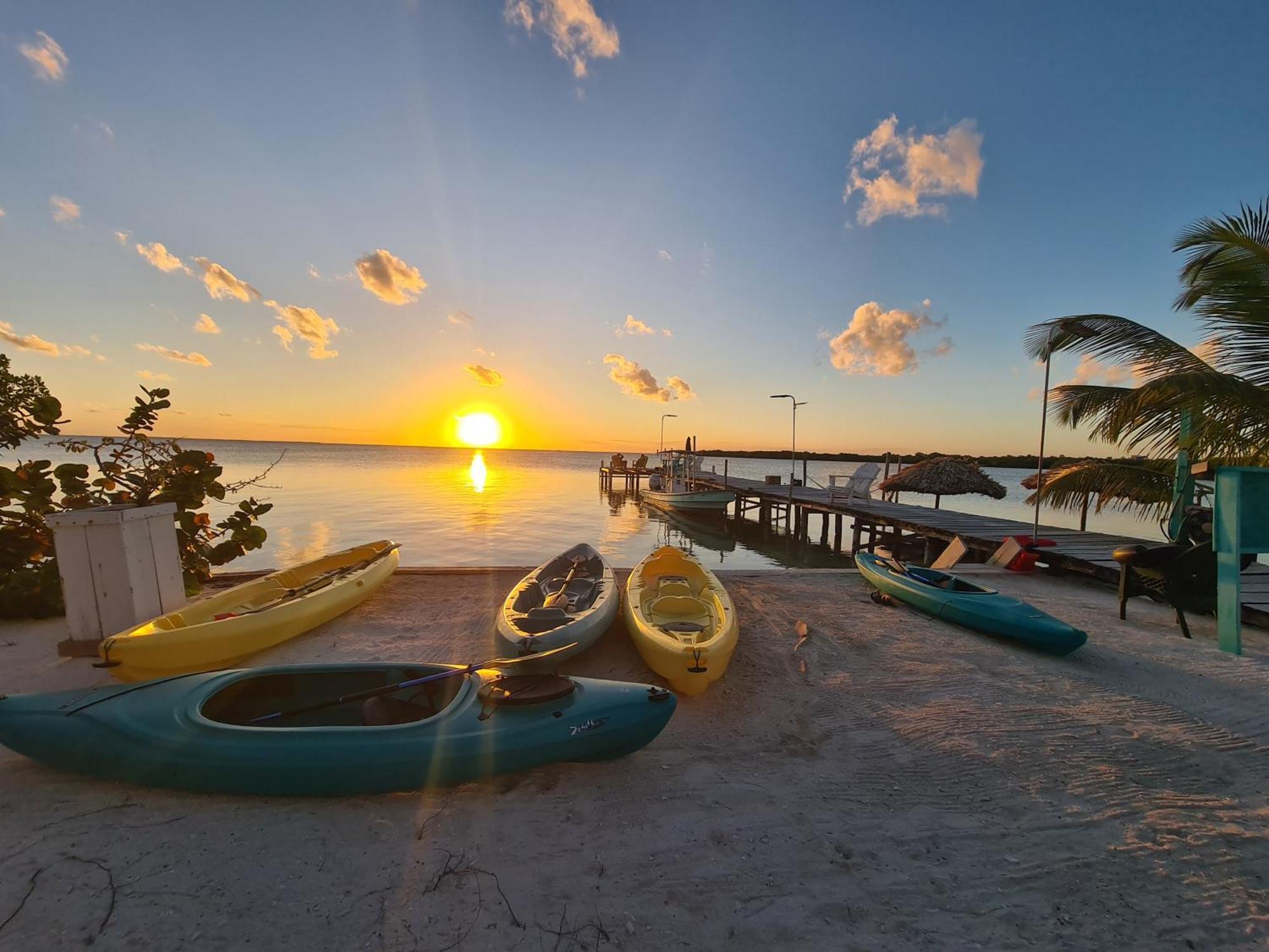 Bay Towers Aparthotel Caye Caulker Buitenkant foto