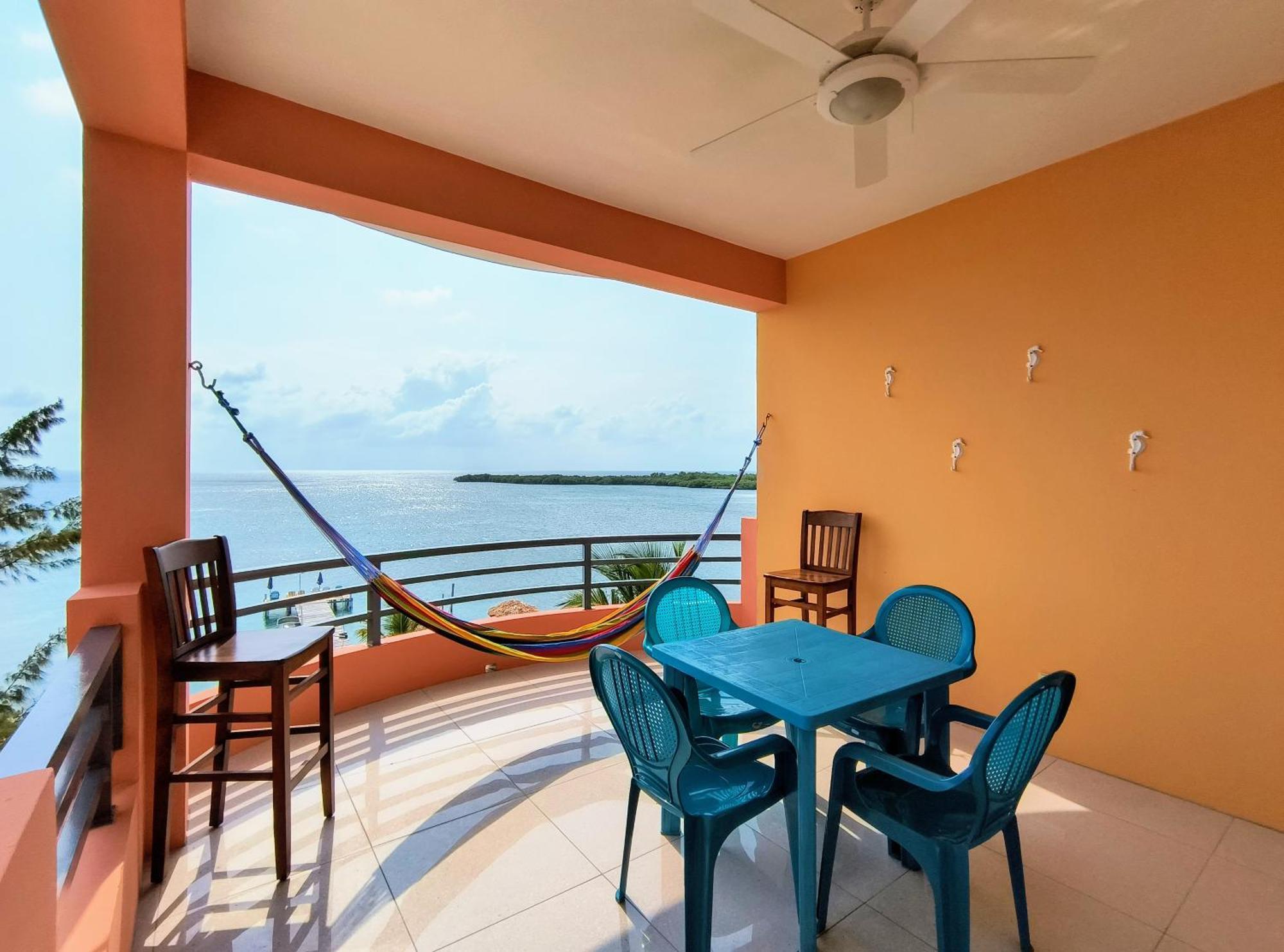 Bay Towers Aparthotel Caye Caulker Buitenkant foto